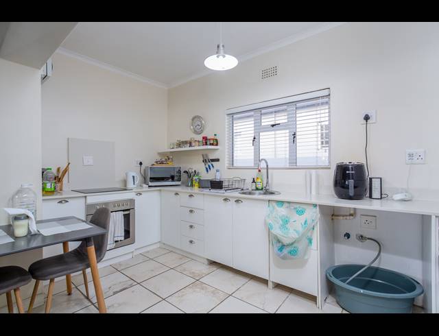 3 BEDROOM APARTMENT FOR SALE IN KENILWORTH